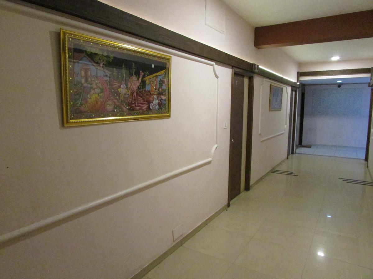 Hotel Neelkanth Residency Gandhinagar Exterior photo