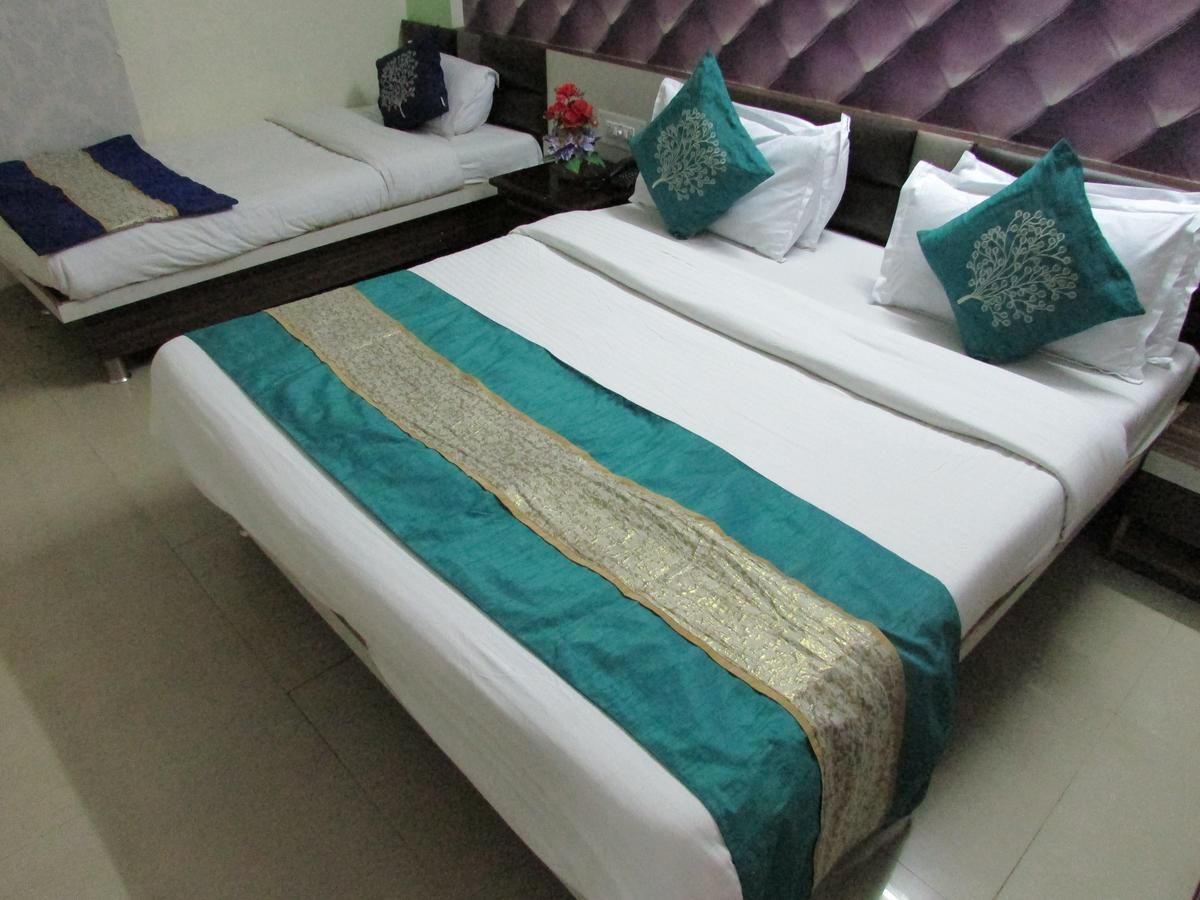 Hotel Neelkanth Residency Gandhinagar Exterior photo