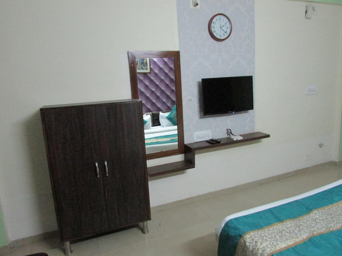 Hotel Neelkanth Residency Gandhinagar Exterior photo